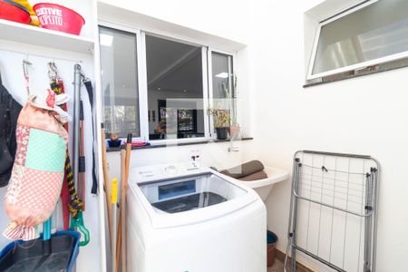 Casa à venda com 220m², 3 quartos e 4 vagasÁrea de Serviço