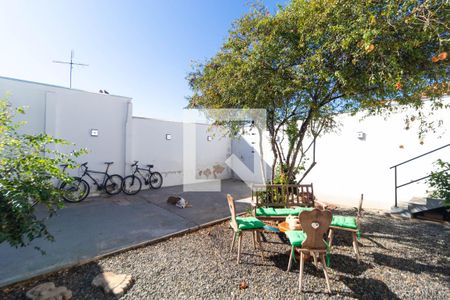 Casa à venda com 220m², 3 quartos e 4 vagasQuintal