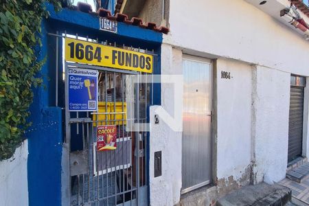 Casa à venda com 100m², 2 quartos e sem vaga Casa à venda com 100m², 2 quartos e sem vagaFachada casa com placa