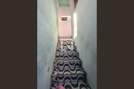 Casa à venda com 100m², 2 quartos e sem vaga Casa à venda com 100m², 2 quartos e sem vagaEscada