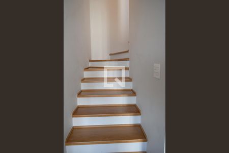 Escada para o segundo pavimento de apartamento à venda com 2 quartos, 115m² em Cerqueira César, São Paulo