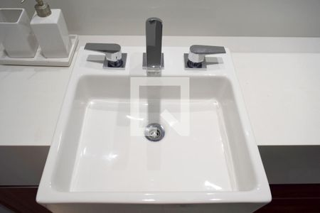 Apartamento à venda com 115m², 2 quartos e 1 vagaBanheiro da suíte 1 - detalhe pia