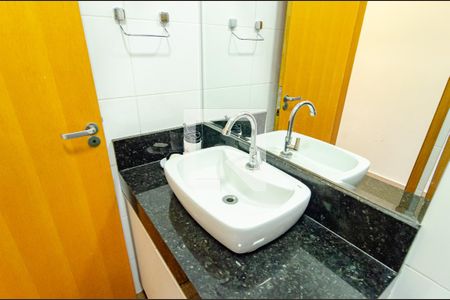 Casa à venda com 98m², 3 quartos e 2 vagasBanheiro Social