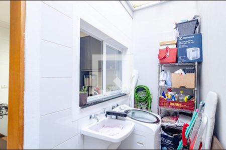 Casa à venda com 98m², 3 quartos e 2 vagasLavanderia