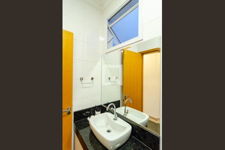 Casa à venda com 98m², 3 quartos e 2 vagasBanheiro Social