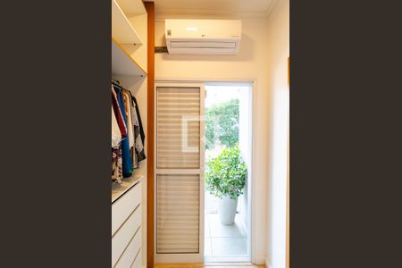 Casa à venda com 98m², 3 quartos e 2 vagasSuíte