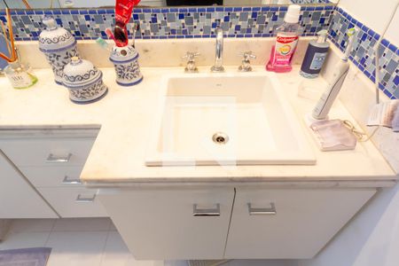 Apartamento à venda com 200m², 4 quartos e 3 vagasBanheiro da Suíte 1