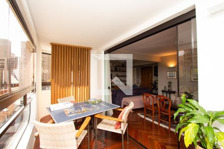 Apartamento à venda com 200m², 4 quartos e 3 vagasSala