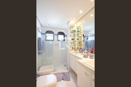 Apartamento à venda com 200m², 4 quartos e 3 vagasBanheiro da Suíte 1