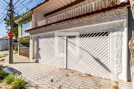 Casa à venda com 200m², 3 quartos e 2 vagas Casa à venda com 200m², 3 quartos e 2 vagasFachada