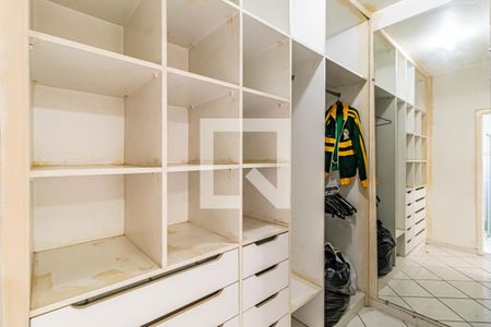 Casa à venda com 200m², 3 quartos e 2 vagas Casa à venda com 200m², 3 quartos e 2 vagasSuite 02 - Closet