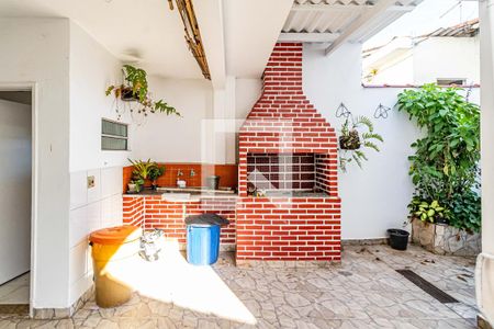 Casa à venda com 200m², 3 quartos e 2 vagas Casa à venda com 200m², 3 quartos e 2 vagasQuintal