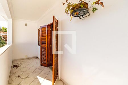 Casa à venda com 200m², 3 quartos e 2 vagas Casa à venda com 200m², 3 quartos e 2 vagasSuite 02 - Varanda