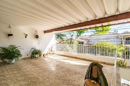 Casa à venda com 200m², 3 quartos e 2 vagas Casa à venda com 200m², 3 quartos e 2 vagasÁrea comum