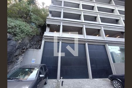 Apartamento à venda com 125m², 3 quartos e 1 vagaFachada com cartaz QA