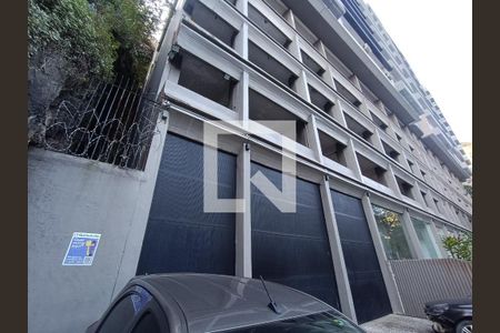 Apartamento à venda com 125m², 3 quartos e 1 vagaFachada com cartaz QA