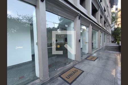 Apartamento à venda com 125m², 3 quartos e 1 vagaFachada com cartaz QA