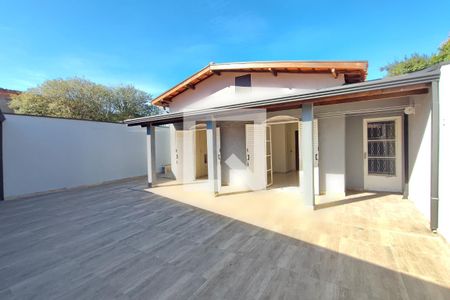 Casa à venda com 300m², 3 quartos e 3 vagasQuintal - Fundos