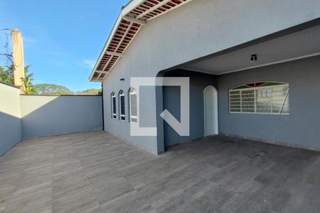 Casa à venda com 300m², 3 quartos e 3 vagasQuintal - Garagem