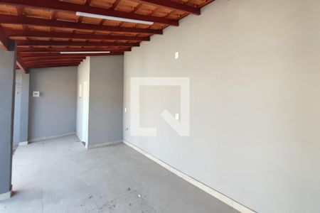 Casa à venda com 300m², 3 quartos e 3 vagasQuintal - Fundos