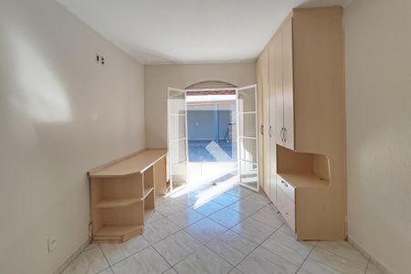 Casa à venda com 300m², 3 quartos e 3 vagasQuarto Suíte 2