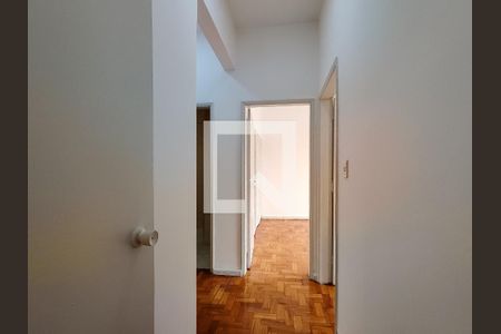 Corredor de apartamento para alugar com 3 quartos, 110m² em São Cristóvão, Rio de Janeiro
