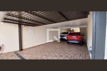 Casa à venda com 299m², 3 quartos e 5 vagas Casa à venda com 299m², 3 quartos e 5 vagasGaragem