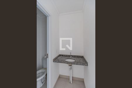 Banheiro de casa de condomínio para alugar com 2 quartos, 82m² em Campo Novo, Porto Alegre