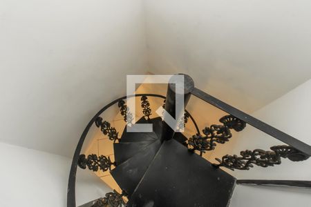 Casa para alugar com 40m², 1 quarto e sem vaga Casa para alugar com 40m², 1 quarto e sem vagaEscada
