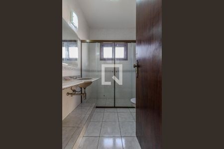 Casa de condomínio à venda com 300m², 4 quartos e 5 vagasBanheiro Social