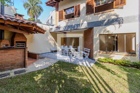 Casa de condomínio à venda com 300m², 4 quartos e 5 vagasÁreas externa
