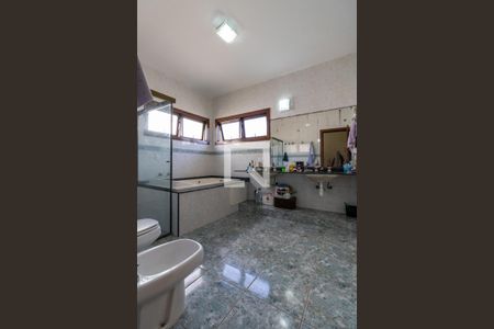 Casa de condomínio à venda com 300m², 4 quartos e 5 vagasBanheiro Quarto 4