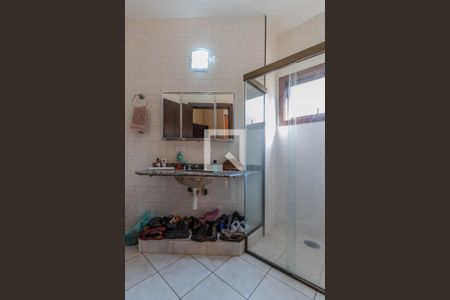 Casa de condomínio à venda com 300m², 4 quartos e 5 vagasBanheiro Quarto 1