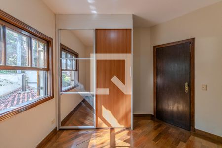 Casa de condomínio à venda com 300m², 4 quartos e 5 vagasQuarto 1