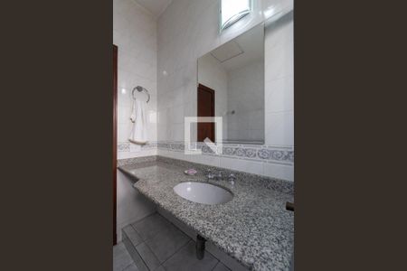 Casa de condomínio à venda com 300m², 4 quartos e 5 vagasBanheiro Social