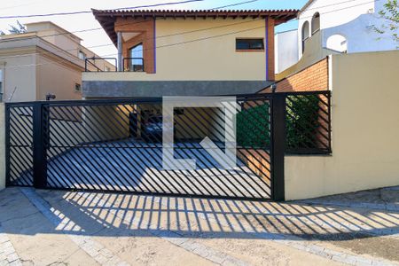 Casa de condomínio à venda com 300m², 4 quartos e 5 vagasFachada