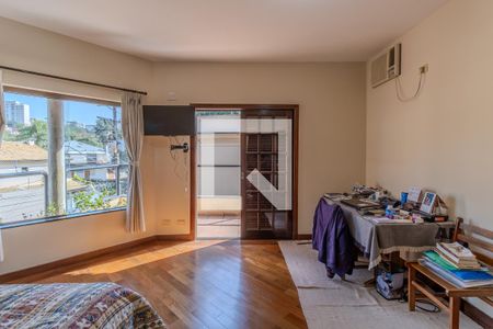 Casa de condomínio à venda com 300m², 4 quartos e 5 vagasQuarto 4