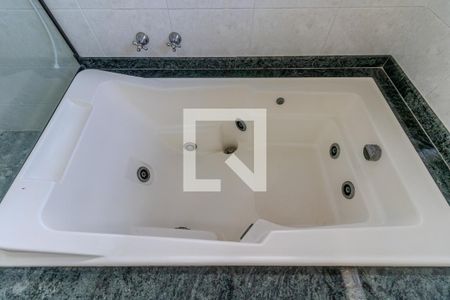 Casa de condomínio à venda com 300m², 4 quartos e 5 vagasBanheiro Quarto 4