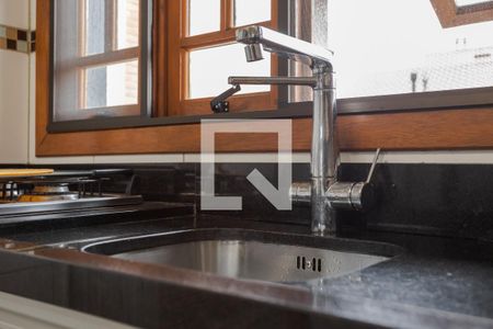 Casa à venda com 180m², 4 quartos e 3 vagas Casa à venda com 180m², 4 quartos e 3 vagasCozinha