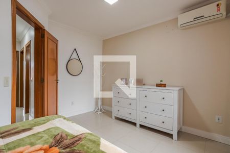 Casa à venda com 180m², 4 quartos e 3 vagas Casa à venda com 180m², 4 quartos e 3 vagasSuíte