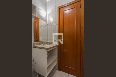 Casa à venda com 180m², 4 quartos e 3 vagas Casa à venda com 180m², 4 quartos e 3 vagasBanheiro Social