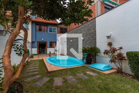 Casa à venda com 180m², 4 quartos e 3 vagas Casa à venda com 180m², 4 quartos e 3 vagasÁrea externa
