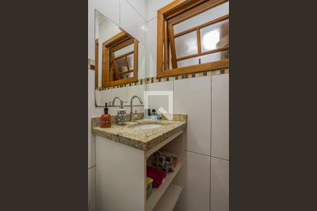 Casa à venda com 180m², 4 quartos e 3 vagas Casa à venda com 180m², 4 quartos e 3 vagasLavabo