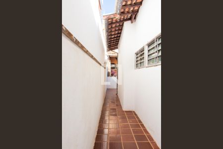 Casa à venda com 169m², 4 quartos e 3 vagas Casa à venda com 169m², 4 quartos e 3 vagasÁREA EXTERNA LATERAL