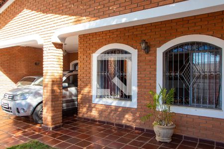 Casa à venda com 169m², 4 quartos e 3 vagas Casa à venda com 169m², 4 quartos e 3 vagasÁREA EXTERNA FRENTE