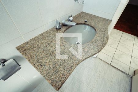 Casa para alugar com 340m², 3 quartos e 2 vagasBanheiro