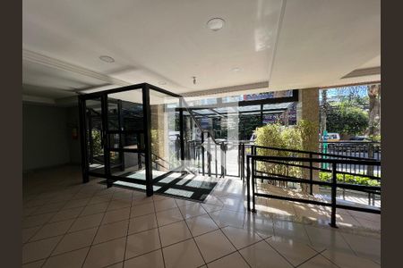 Apartamento à venda com 110m², 4 quartos e 2 vagasFachada e portaria