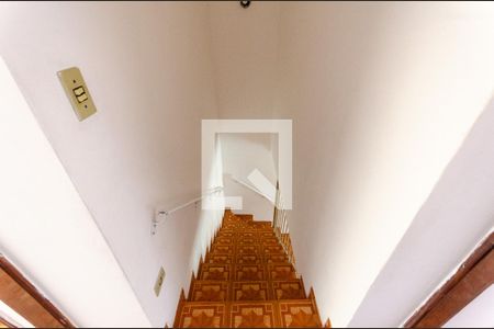 Casa para alugar com 115m², 2 quartos e 1 vagaEscada