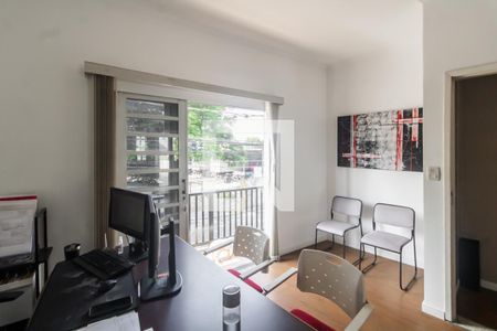 Casa à venda com 187m², 3 quartos e 2 vagas Casa à venda com 187m², 3 quartos e 2 vagasEscritório