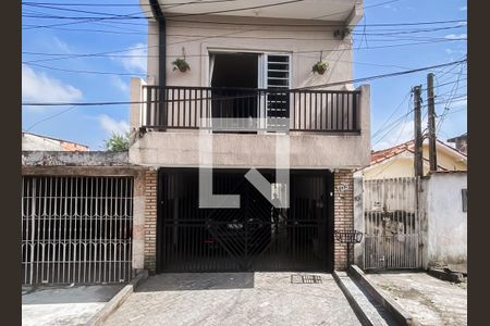Casa à venda com 187m², 3 quartos e 2 vagas Casa à venda com 187m², 3 quartos e 2 vagasFachada